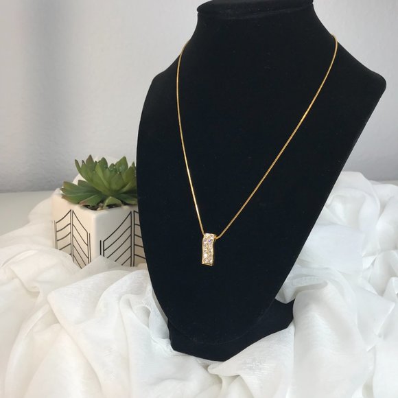 Jewelry - 🎰Necklace | Gold Tone & Crystal Pendant